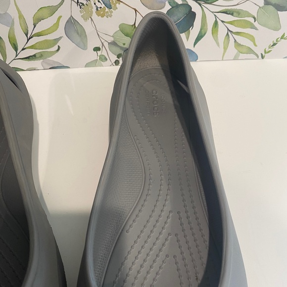 CROCS Kelli Flats Women’s Sz 11, Smoke Grey, Slip On Ballet Flats with Cut Outs - Picture 2 of 8